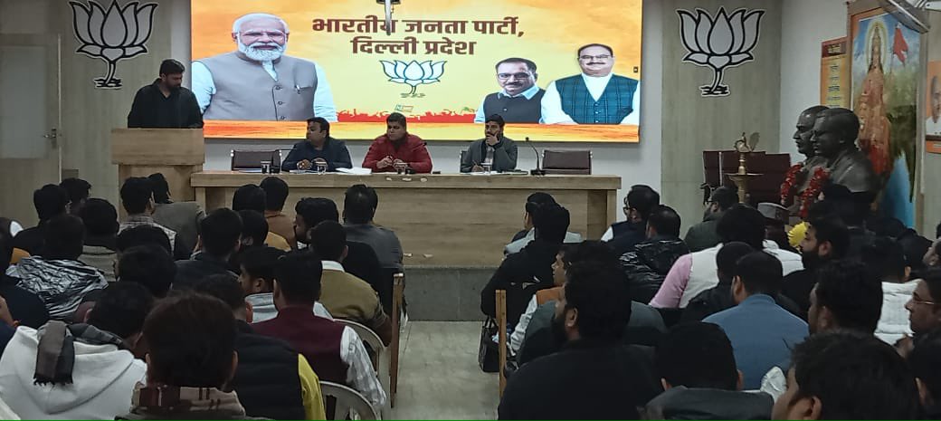 SagarTyagiBJP's tweet image. आज प्रदेश कार्यालय में 25 जनवरी को हुए नव मतदाता सम्मेलन  की समीक्षा बैठक करी। बैठक में प्रदेश युवा मोर्चा सह प्रभारी बड़े भाई @SumeetSethBJP जी उपस्थित रहे। 
#NaMoNavMatData 
#NaMoNavMatdataSammelan