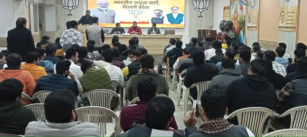 SagarTyagiBJP's tweet image. आज प्रदेश कार्यालय में 25 जनवरी को हुए नव मतदाता सम्मेलन  की समीक्षा बैठक करी। बैठक में प्रदेश युवा मोर्चा सह प्रभारी बड़े भाई @SumeetSethBJP जी उपस्थित रहे। 
#NaMoNavMatData 
#NaMoNavMatdataSammelan