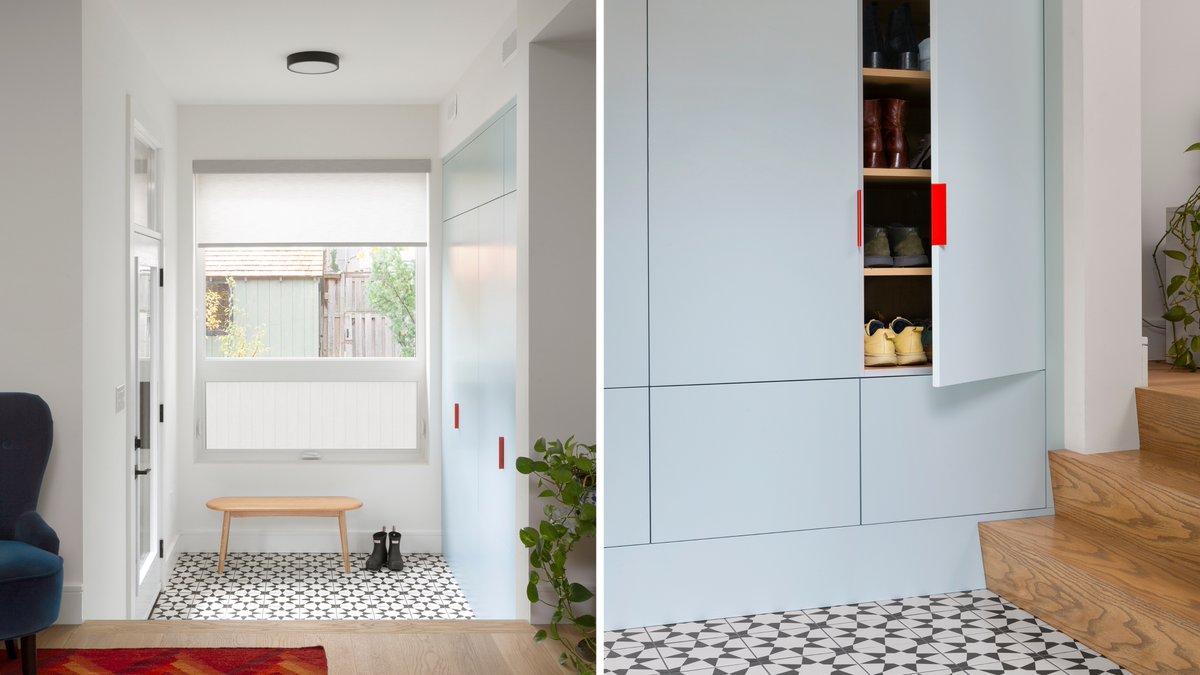 fluxdevca's tweet image. A new home addition brings with it a modern mudroom — a bright, welcoming rear entrance with plenty of storage for a clutter-free space. 

Design: Drôle House
Build: @fluxdevca
Photography: Kiely Ramos Photography

#homerenovation #torontobuilders #torontocontractor #mudroomgoals