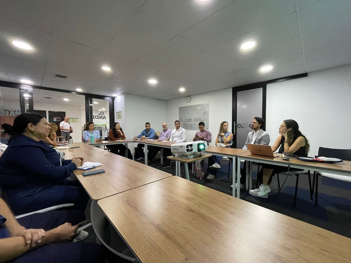 ANDIValleDCauca's tweet photo. Retomamos el Comité de Innovación con nuestros afiliados, un espacio para fomentar la cultura innovadora en las organizaciones, explorar nuevas tecnologías, compartir retos  y generar conexiones de valor. 
¡Por un Valle más innovador! 💪
@icesi @OctopusForce @ingeniomayaguez https://t.co/VcupYezbjU