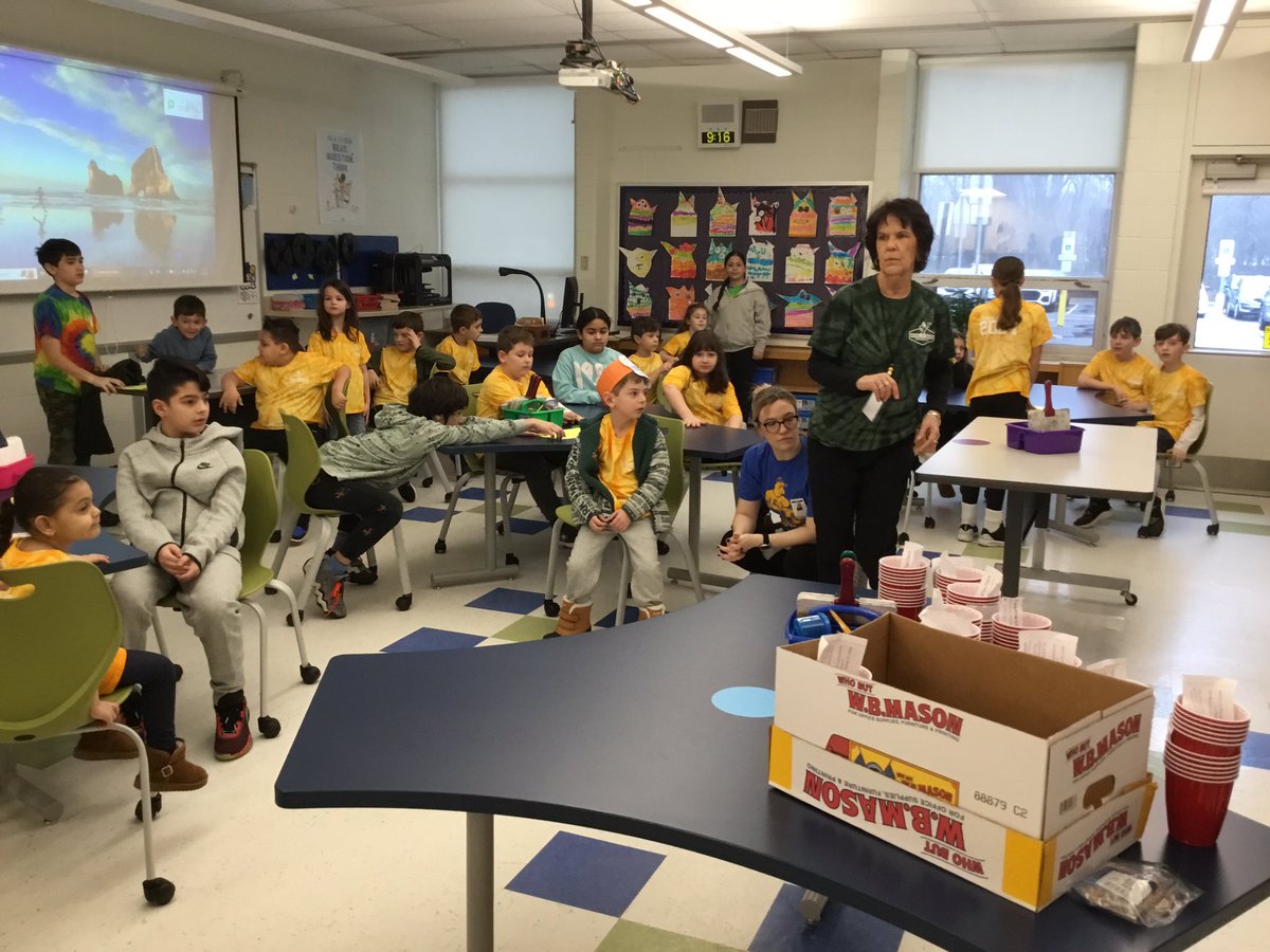 Mrs. Ayres tweet media