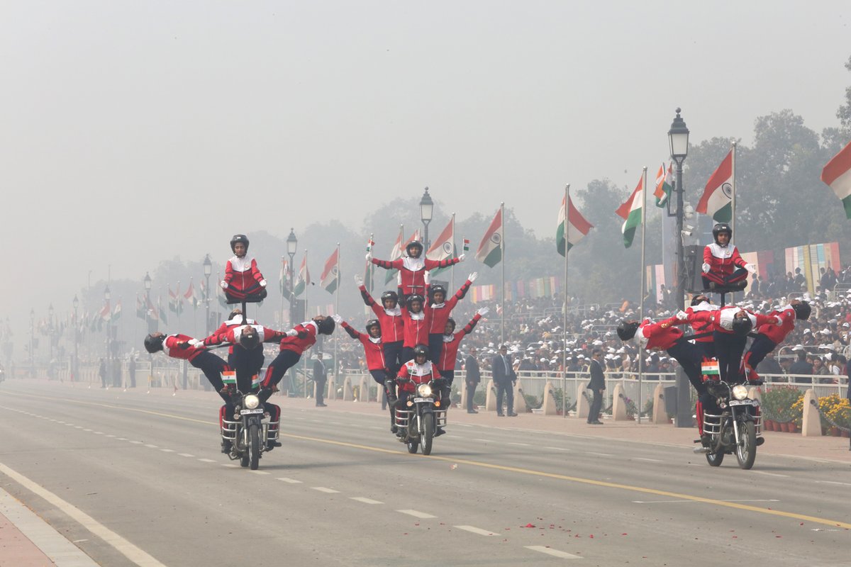 SpokespersonMoD's tweet photo. Hats off! Women #DareDevils, dazzled with their daring motorcycle stunts this #RepublicDay2024. Breaking stereotypes and redefining thrill, these women riders are unstoppable!

 #WomenDaredevils

@rashtrapatibhvn
@PMOIndia
@rajnathsingh
@giridhararamane
@HQ_IDS_India
@adgpi https://t.co/tmKoHFmYBQ