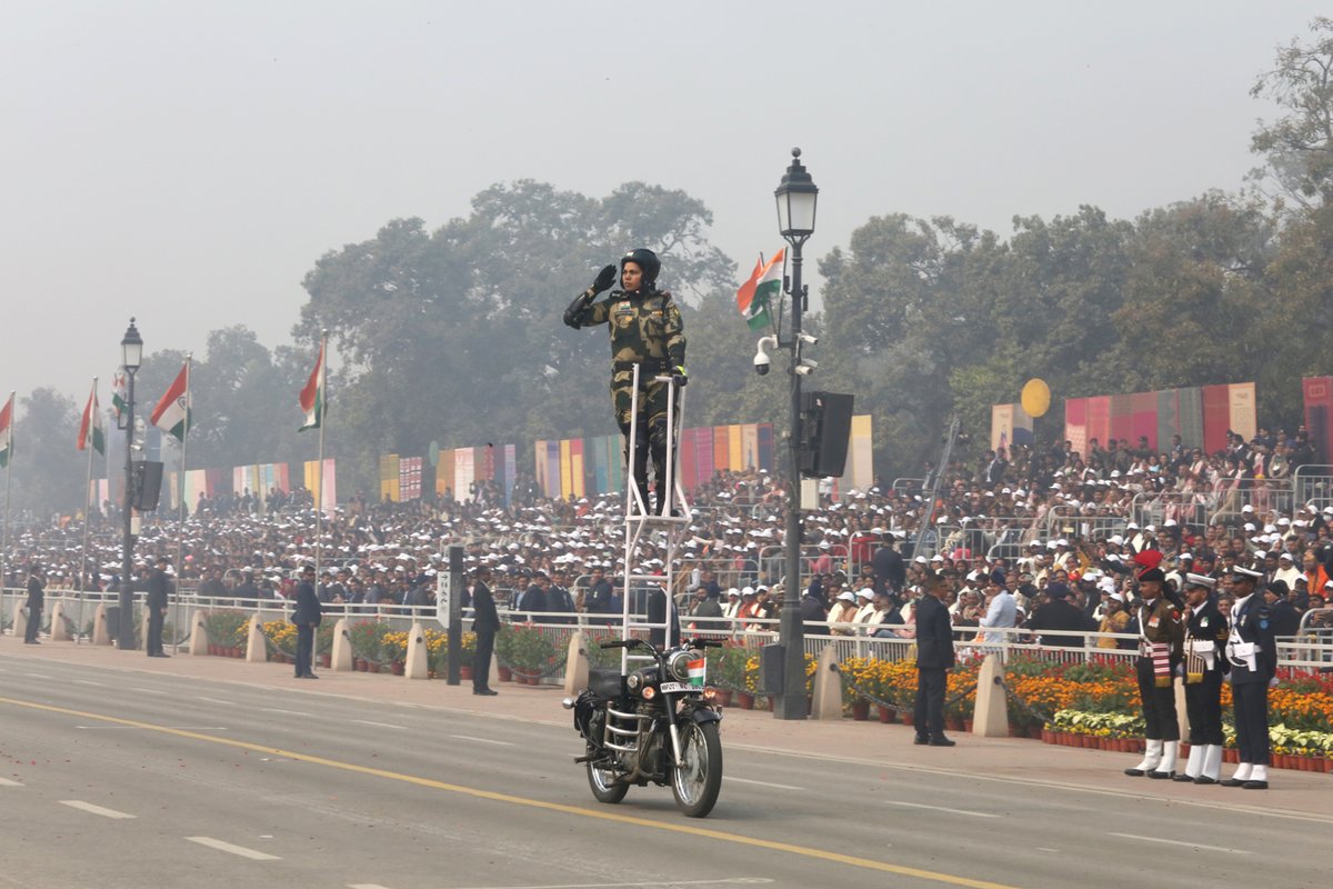 SpokespersonMoD's tweet photo. Hats off! Women #DareDevils, dazzled with their daring motorcycle stunts this #RepublicDay2024. Breaking stereotypes and redefining thrill, these women riders are unstoppable!

 #WomenDaredevils

@rashtrapatibhvn
@PMOIndia
@rajnathsingh
@giridhararamane
@HQ_IDS_India
@adgpi https://t.co/tmKoHFmYBQ