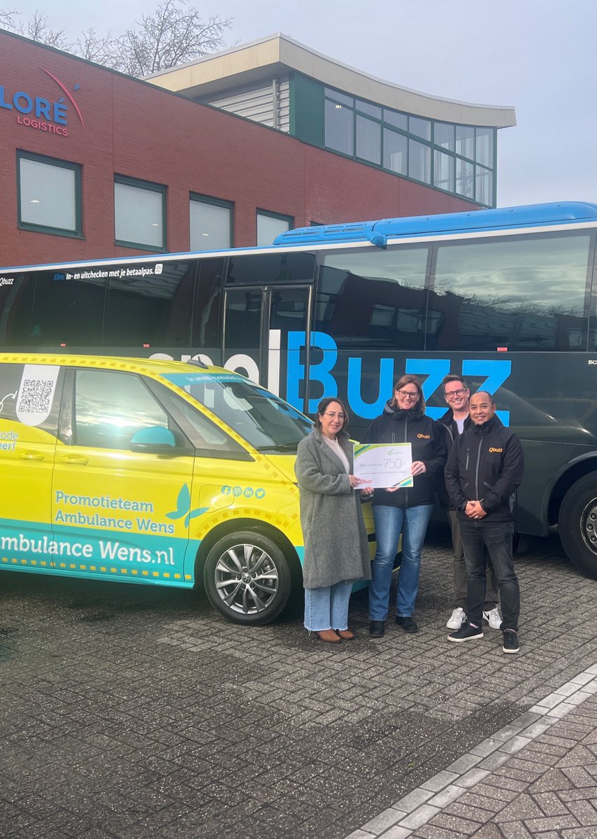 In december hebben werknemers van Qbuzz Schelluinen maar liefst 1300 oliebollen gebakken voor Stichting Ambulance Wens! Daar hebben zij een prachtig bedrag van maar liefst €750,- mee opgehaald. Deze is van de week overhandigd aan onze wensplanner Vanessa.