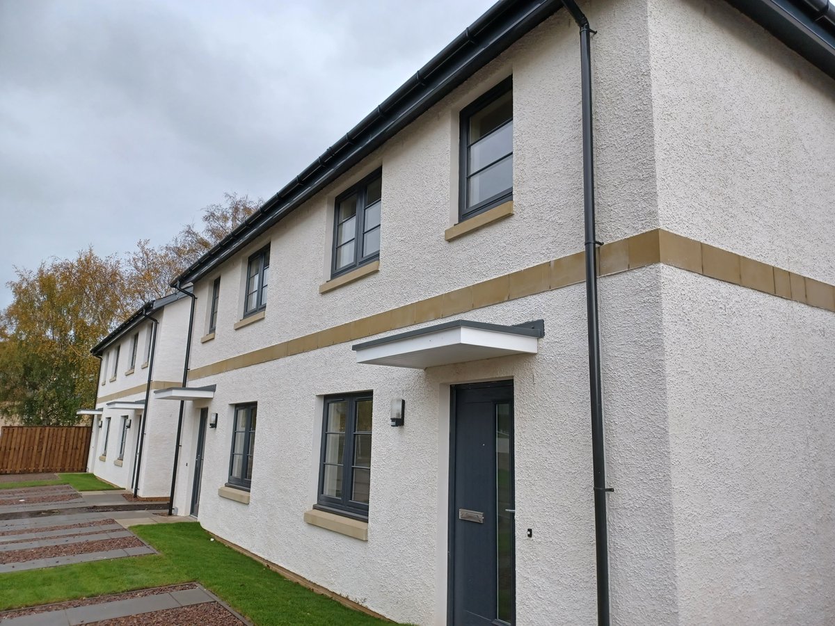 Helping more families start 2024 with affordable new homes in Kelso. Poynder Gardens, our latest sixteen home development, in the grounds of the historic former Kelso High school, has now completed and new tenants are moving in.