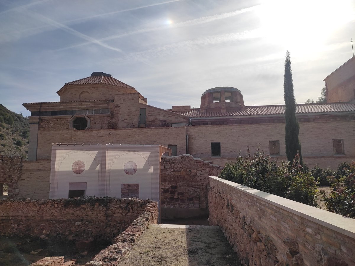PratsCarles's tweet photo. La Cartoixa d'#Escaladei sempre impressiona. Amb la restauració de la seva església és més fàcil veure l'esplendor que va tenir. Avui hem assistit a la inauguració de l'obra de restauració, que començà el 2020. La comarca, des d'avui, encara llueix més. https://t.co/uAWv5R8BK8