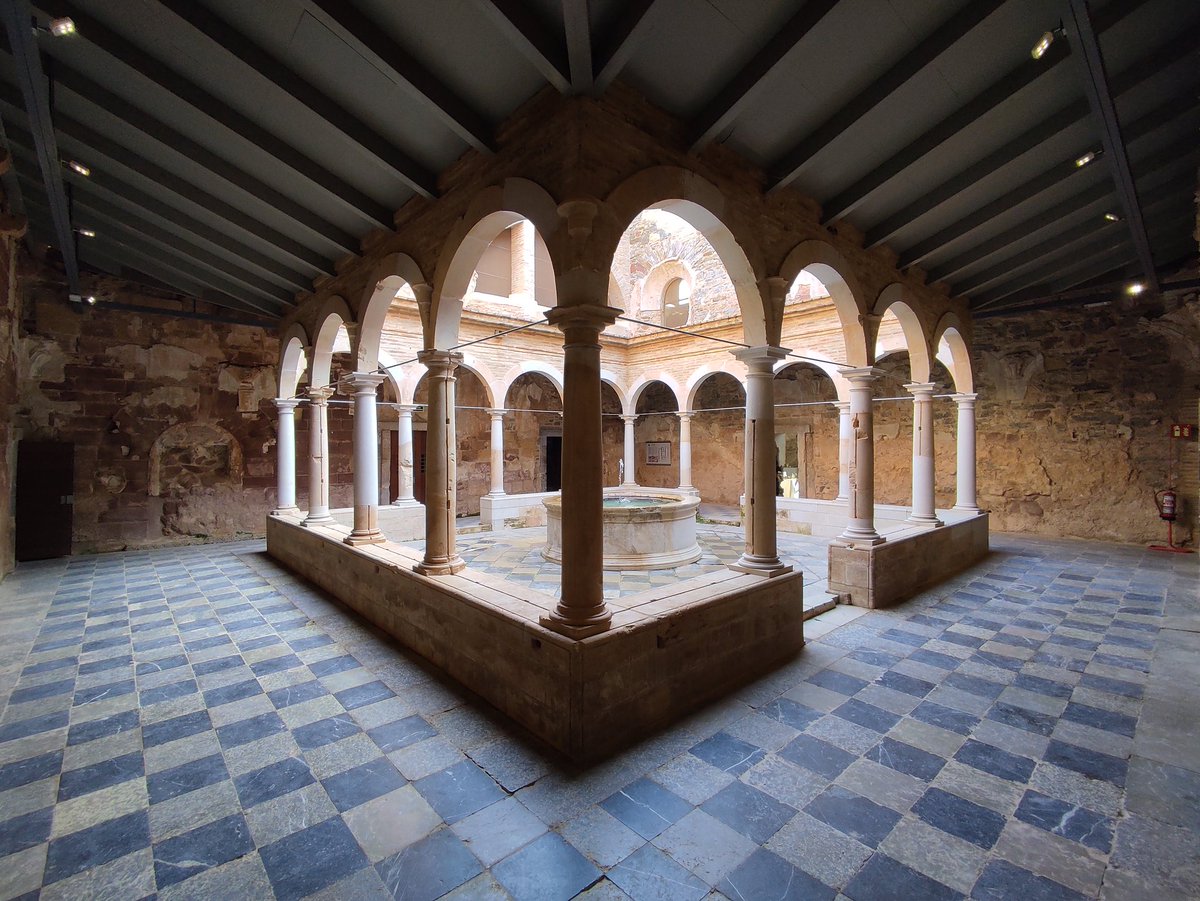 PratsCarles's tweet photo. La Cartoixa d'#Escaladei sempre impressiona. Amb la restauració de la seva església és més fàcil veure l'esplendor que va tenir. Avui hem assistit a la inauguració de l'obra de restauració, que començà el 2020. La comarca, des d'avui, encara llueix més. https://t.co/uAWv5R8BK8