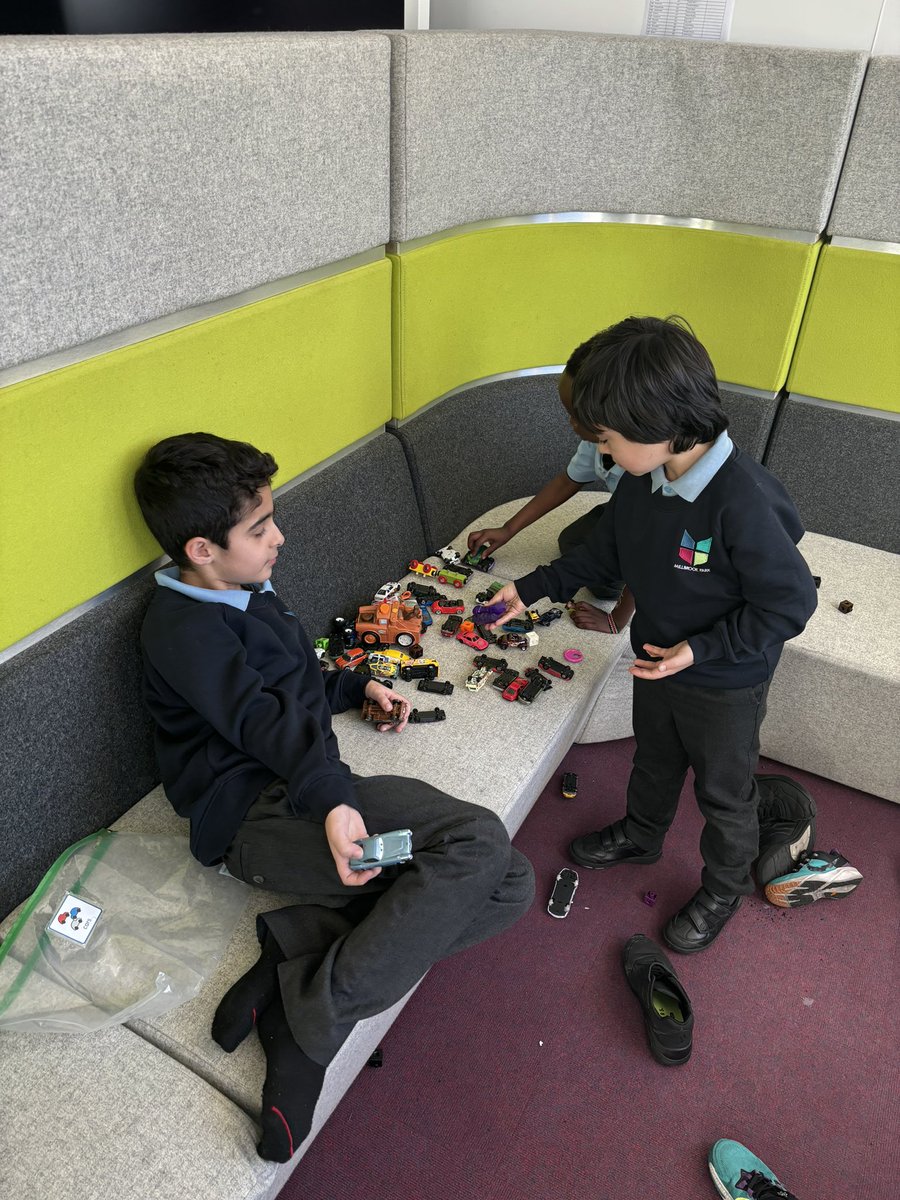 MbpsYear4's tweet image. Buddie time! We’ve been learning about Respect during our collective worship so we’re ready to use and look after a new space and new resources. @CeMillbrook @MBPSHead #millbrookrespect