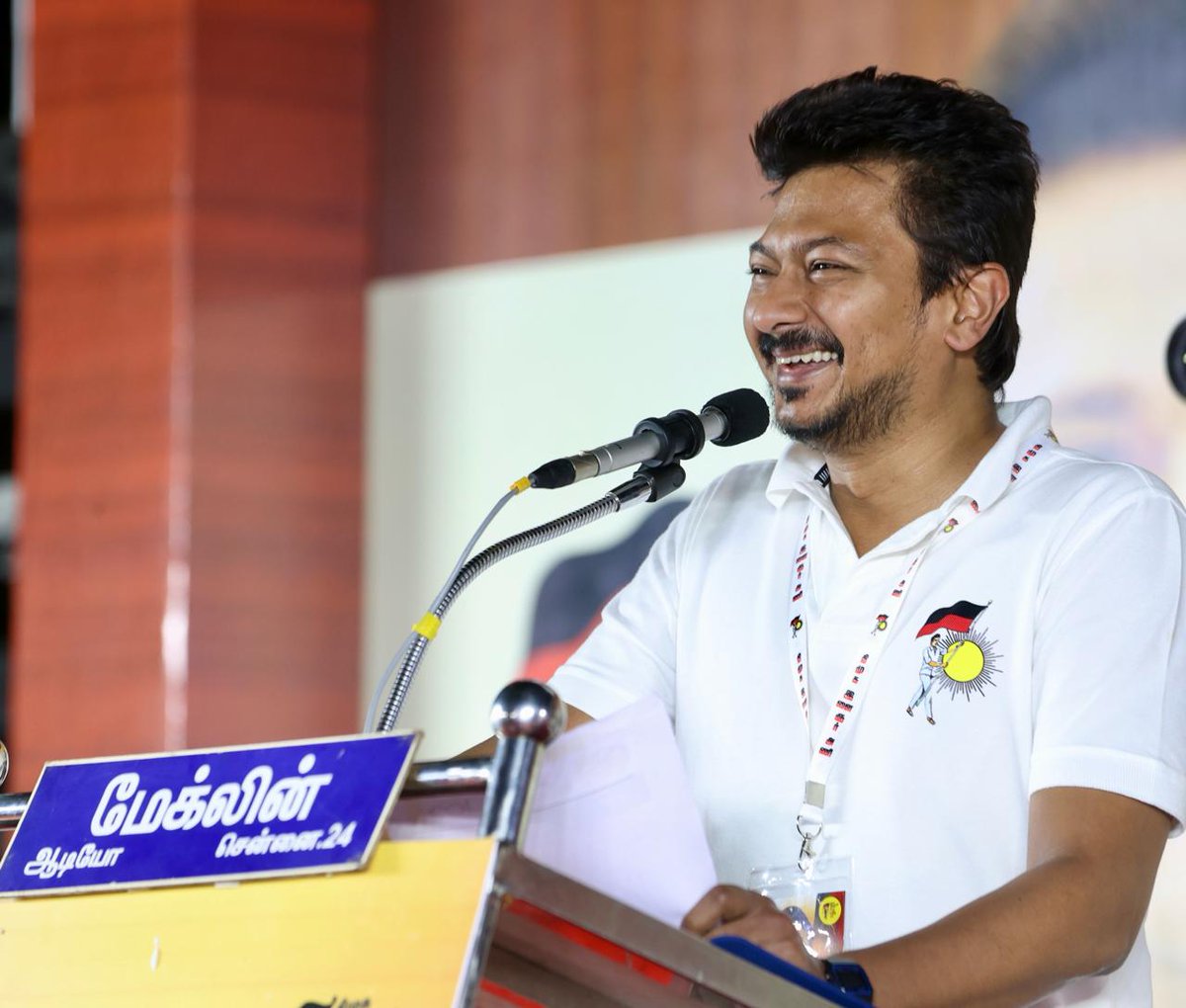 Udhaystalin's tweet photo. நம் @dmk_youthwing-ன் 2 ஆவது மாநில மாநாட்டின் மாபெரும் வெற்றியைத் தொடர்ந்து, இளைஞரணியின் அடுத்தக்கட்டப் பணிகளை மேற்கொள்வது தொடர்பாக, மாவட்ட - மாநகர - மாநில அமைப்பாளர்கள், துணை அமைப்பாளர்கள் ஆலோசனைக் கூட்டத்தில் இன்று பங்கேற்றோம்.

இளைஞரணி மாநாட்டுக்கான அறிவிப்பு வெளியான நாள் முதல், மாநாட்டு நாள் வரை நம் மாநில உரிமை மீட்பு மாநாட்டின் வெற்றிக்காக அயராது உழைத்த இளைஞரணி நிர்வாகிகள் உள்ளிட்ட அனைவருக்கும் அன்பையும், நன்றியையும் தெரிவித்து, நினைவுப் பரிசை வழங்கினோம். 

“மாநாட்டில் நிறைவேற்றப்பட்ட 25 தீர்மானங்களையும் பட்டிதொட்டியெங்கும் கொண்டு செல்வோம். மாநாடு நிறைவுற்றாலும், நம் பணிகள் இன்னும் நிறைவுறவில்லை. இளைஞரணி மாநாட்டின் வெற்றி, 2024 மக்களவைத் தேர்தலிலும் எதிரொலிக்கும் வகையில் அயராது உழைப்போம்” என உரையாற்றினோம். 
#கழக_இளைஞரணி_மாநாடு
