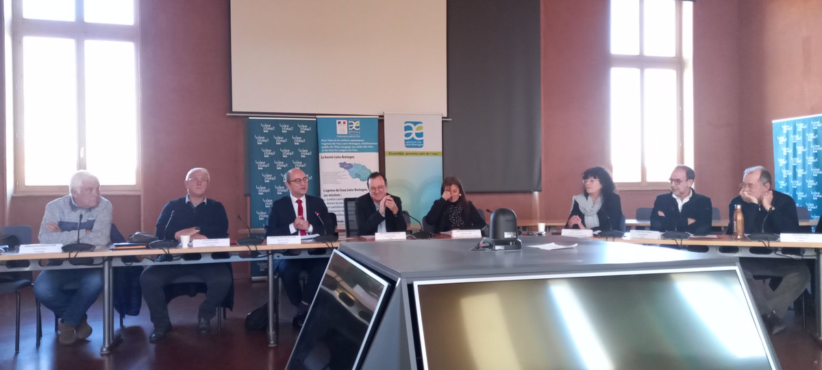 LoireBretagne's tweet photo. 📆25/01/24 📍Montbrison (42)
🖋️@guttonm, DG @LoireBretagne et C. Bazille, président de Loire Forez agglomération, et leurs partenaires ont signé l'#accord de #résilience #Loire #Forez #agglomération et le #contrat #territorial #Lignon Loire Forez 2024-2026 https://t.co/3AovjwO8QX
