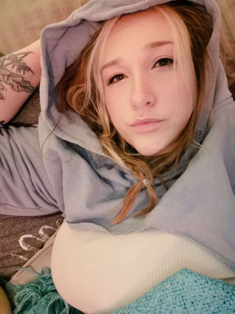 Gonna try to push this depression to the side with Lempo, indie psychological horror game inspired by Finnish mythology! TORILLE 🇫🇮 <a href="/OneTrickGames/">One Trick Entertainment</a> #twitch #lempo
Twitch.tv/depressedfinn