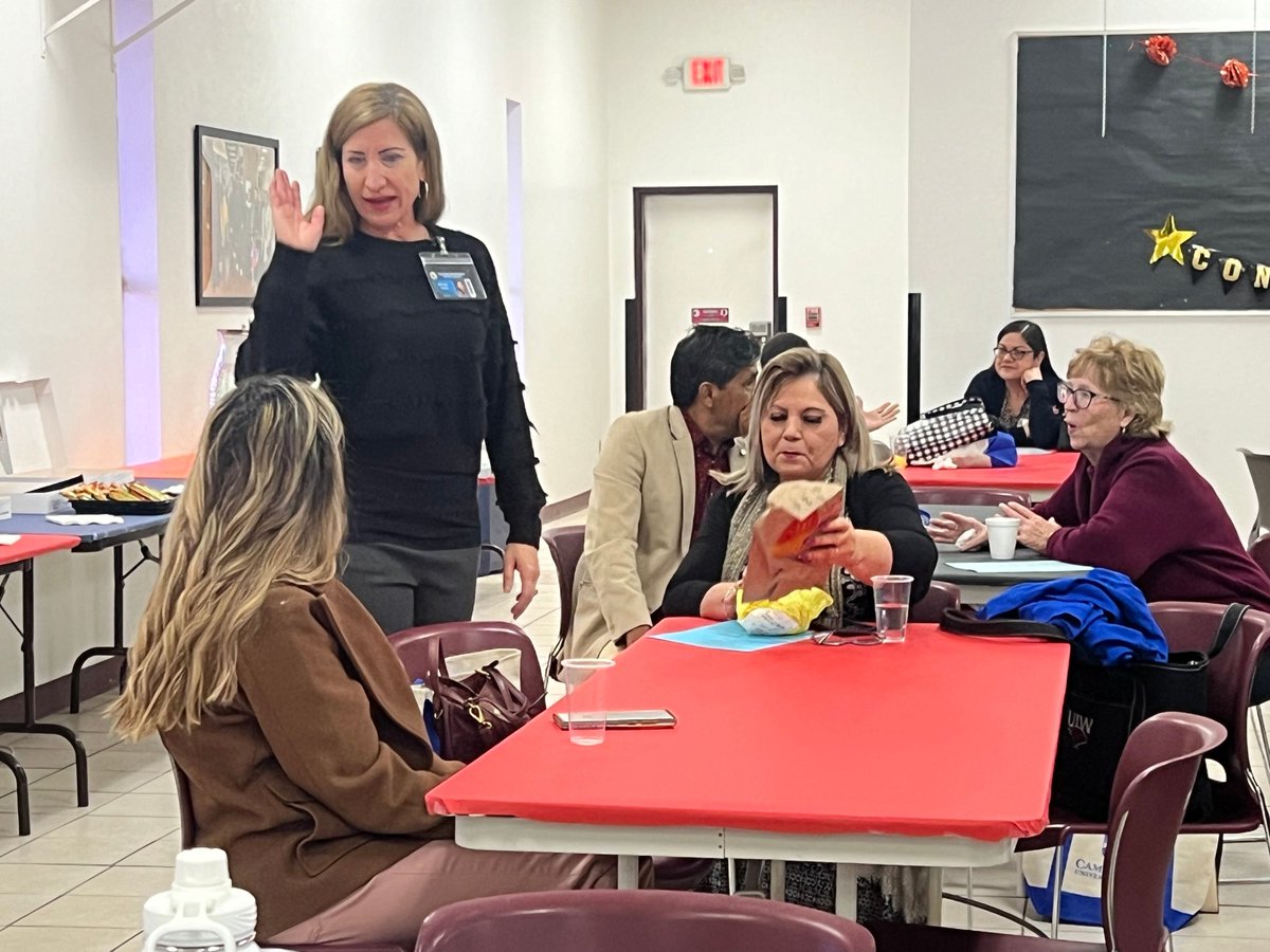LiteracyTexas's tweet photo. A round of applause for the Far West Adult Education Consortium! The first day of their symposium in El Paso was absolutely amazing (see pics!) and we're getting ready for day 2. Ready - steady - LEARN!! ⭐ 

#TXLiteracySymposia #LiteracyTransformsTX https://t.co/HmMramavsD