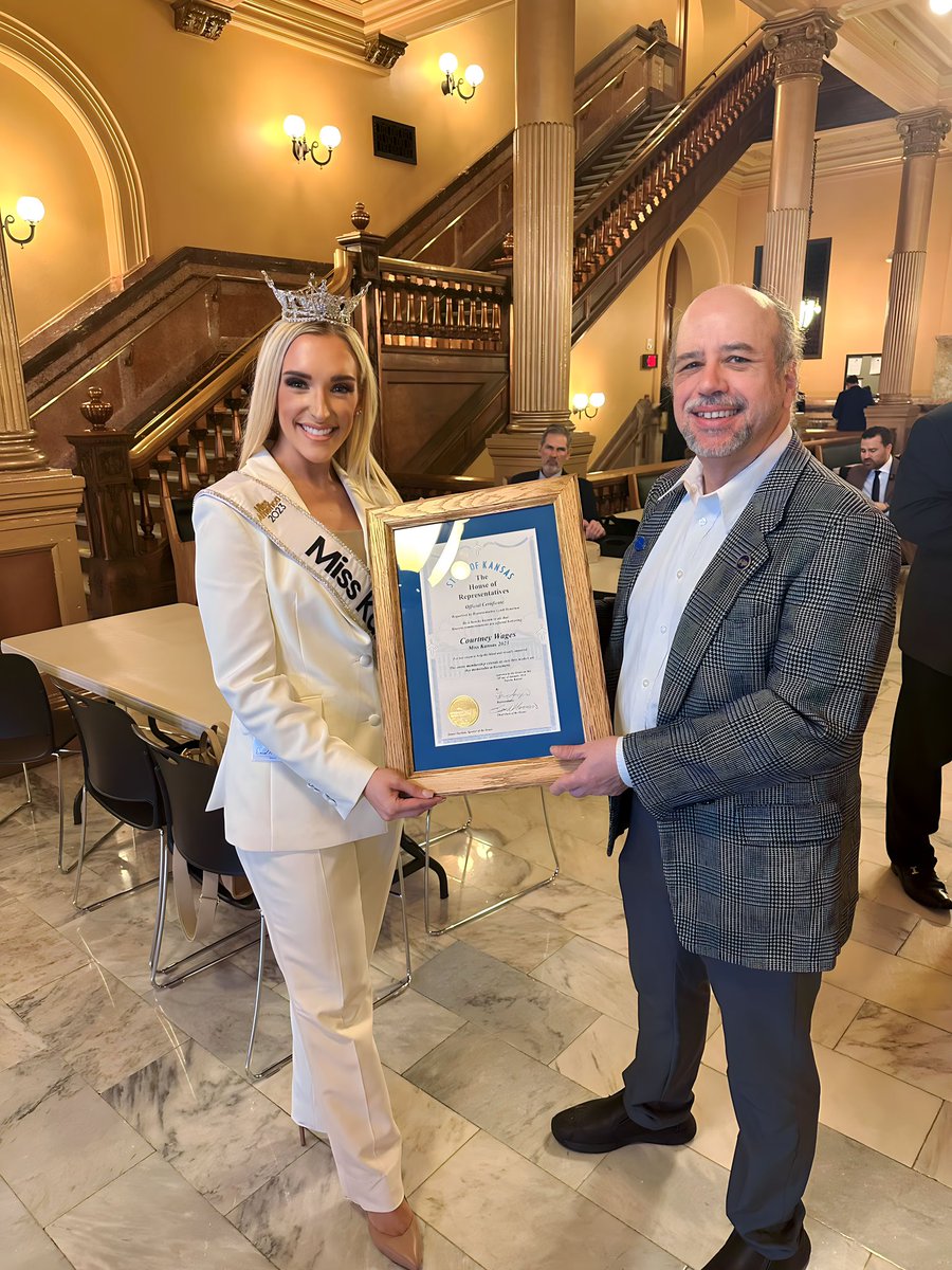 Miss Kansas tweet media