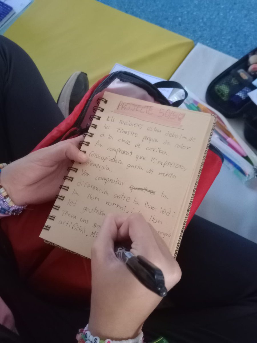 aeioLuz's tweet photo. En el #DiadelaEducacionAmbiental nos sentimos orgullosas de los resultados que logran los centros educativos que se apuntan al #Projecte5050. Sensibilización, ahorro económico y Súper Ahorro energético y de Emisiones de GEI. https://t.co/ZPfk0TWrdc 💚⚡️🌎 https://t.co/tcAZyVqlUZ
