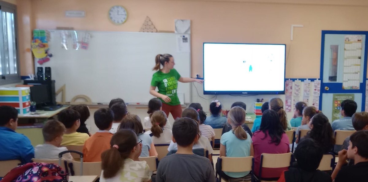 aeioLuz's tweet photo. En el #DiadelaEducacionAmbiental nos sentimos orgullosas de los resultados que logran los centros educativos que se apuntan al #Projecte5050. Sensibilización, ahorro económico y Súper Ahorro energético y de Emisiones de GEI. https://t.co/ZPfk0TWrdc 💚⚡️🌎 https://t.co/tcAZyVqlUZ