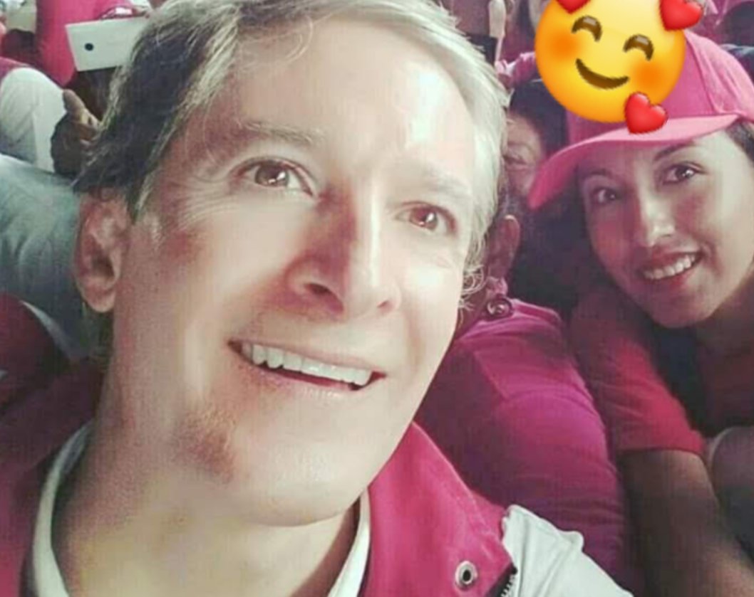 DgSahara's tweet photo. Hoy me encontré estás fotos en mis recuerdos hace aproximadamente 7 años y vuelvo a recordar que estoy en el mejor equipo, con un amigo y líder que cumple su palabra.
Por eso sigo siendo parte del mejor Equipo.
 #EquipoADMM
@EduardoFloMa1 
@alfredodelmazo https://t.co/jqbftSh6PF