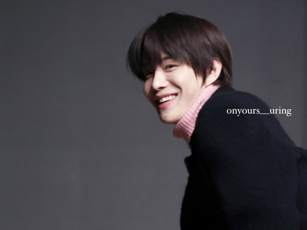 How can someone be so pretty he’s seriously so gorgeous