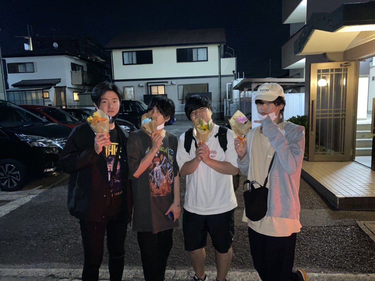 0329band's tweet photo. まさかロクデナシのライブで泣く時が来るとはね

本当に大好きだから
本当に悔しいよ
でも信じてるから

ラブだぜ！！ https://t.co/gT6H9LXz3d