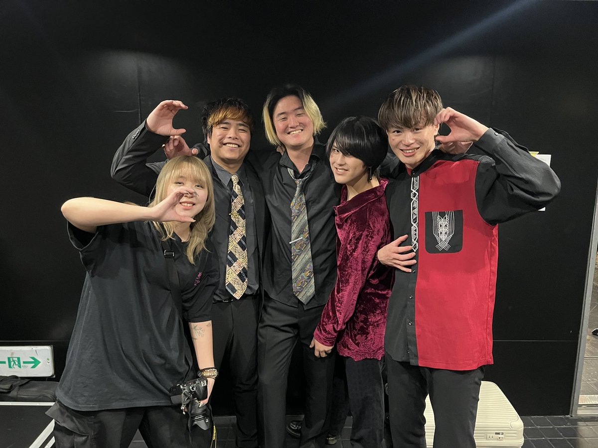 0329band's tweet photo. まさかロクデナシのライブで泣く時が来るとはね

本当に大好きだから
本当に悔しいよ
でも信じてるから

ラブだぜ！！ https://t.co/gT6H9LXz3d