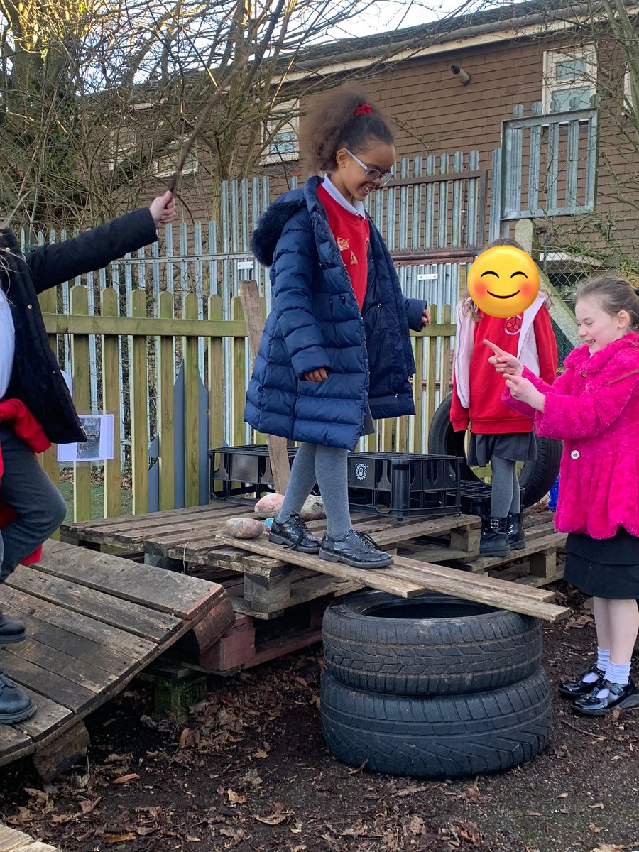 MissWatraCTS's tweet photo. We had the best Forest School with @MsHCTS today! We built pirate ships, looked for lost treasure, ate marshmallows, played catch the flag and even made our own treasure chests! What a fantastic way to end Cherry Week 🍒 @CTS_Watford @headcherrytree https://t.co/9qlBfLuDpx