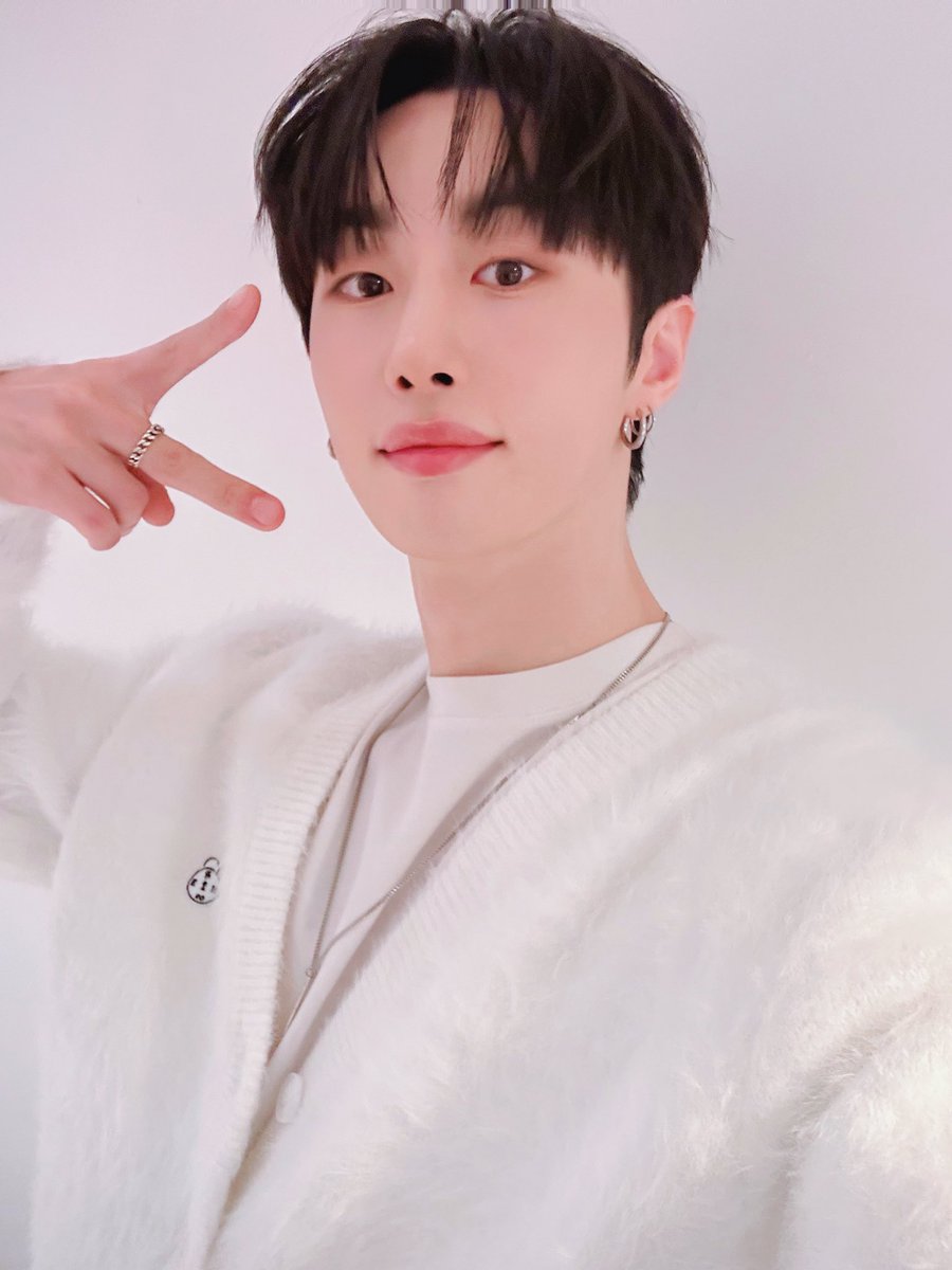 MontOfficial's tweet photo. [📸]
〈빌드업 : 보컬 보이그룹 서바이벌〉⠀

안녕하세요!! V36 빛새온입니다~!
첫 방송 어땠나요? 여러분들께 좋은 무대를 다시 한번 보여드리고 싶어서 참여하게 되었습니다✌️ 앞으로의 무대 기대 많이 해주세요❤️

#몬트 #MONT #빛새온 #BITSAEON
#빌드업 #BuildUp https://t.co/GCDYTFYDGu