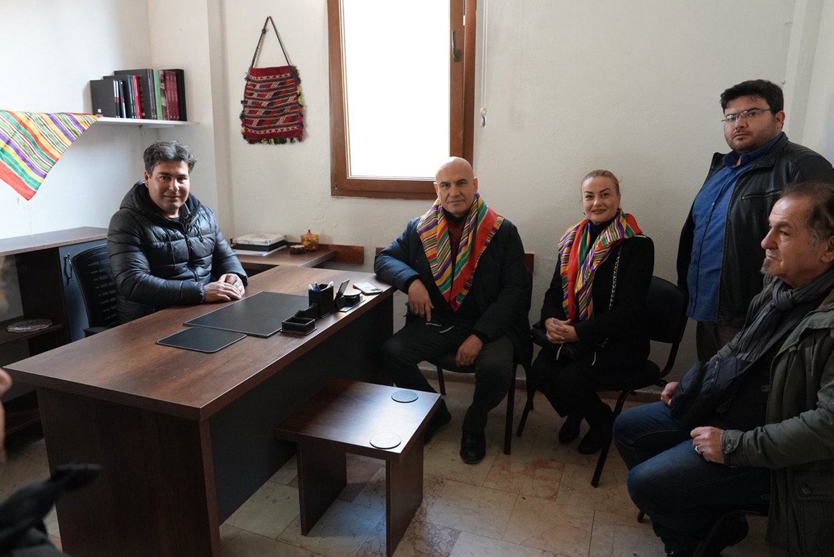 ComezTurhan's tweet photo. 📍Ayvalık ilçe başkanımız @gultensutcuoglu ve yönetim kurulu üyelerimizle,
📍Körfez Yörükler Derneği’ni ziyaret ettik.
📍Başkan Bülent Saraçoğlu ve yönetimine çok teşekkür ediyoruz. https://t.co/OukmGug5IB