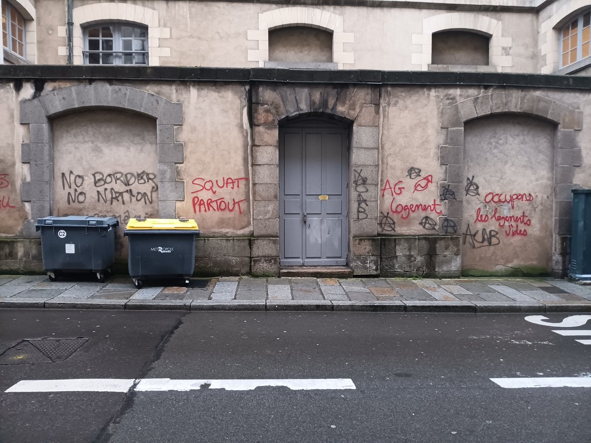 AgirPourRennes's tweet photo. ➡️Suite aux nouveaux saccages du centre-ville, nous apportons tout notre soutien aux riverains ainsi qu'aux commerçants.  Merci aux forces de l'ordre et aux pompiers . Aucune excuse ne peut être acceptée à l’égard des auteurs de ce énième épisode violent dans notre ville. 😡 https://t.co/dF9fTfVqNk