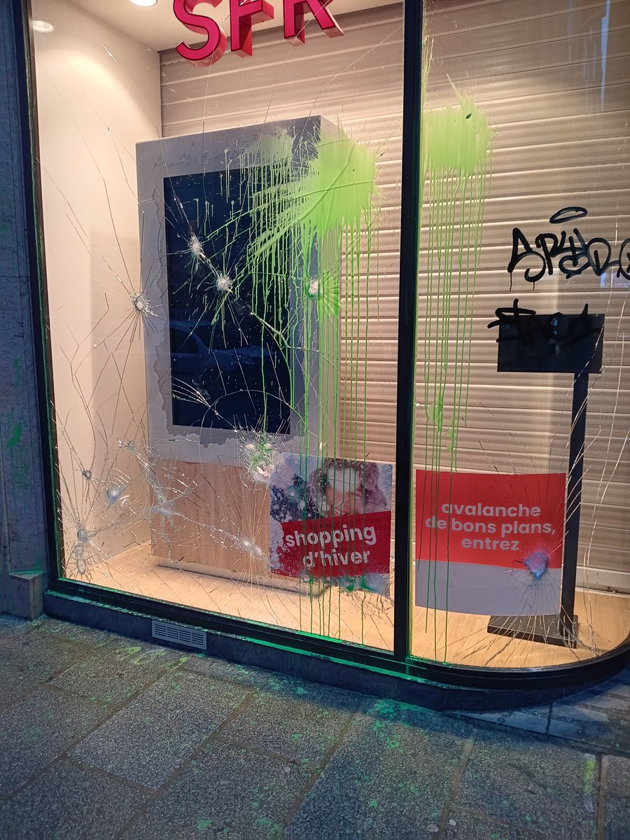 AgirPourRennes's tweet photo. ➡️Suite aux nouveaux saccages du centre-ville, nous apportons tout notre soutien aux riverains ainsi qu'aux commerçants.  Merci aux forces de l'ordre et aux pompiers . Aucune excuse ne peut être acceptée à l’égard des auteurs de ce énième épisode violent dans notre ville. 😡 https://t.co/dF9fTfVqNk
