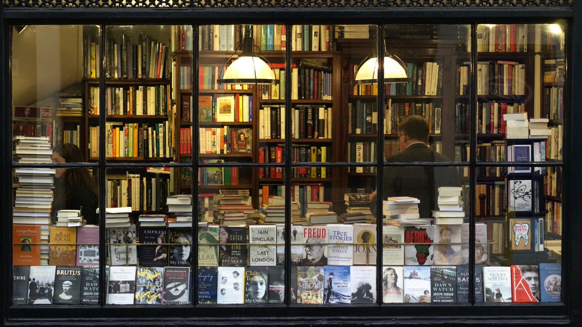 THP_Local's tweet photo. ‘Small is beautiful’: How independent #bookshops plan to survive – and thrive – in ‘volatile’ times (via @BigIssue) https://t.co/R2nqoEATZ5 #ChooseBookshops #SupportLocal #IndieBookshops #localbookshops https://t.co/bzT82rFVnc