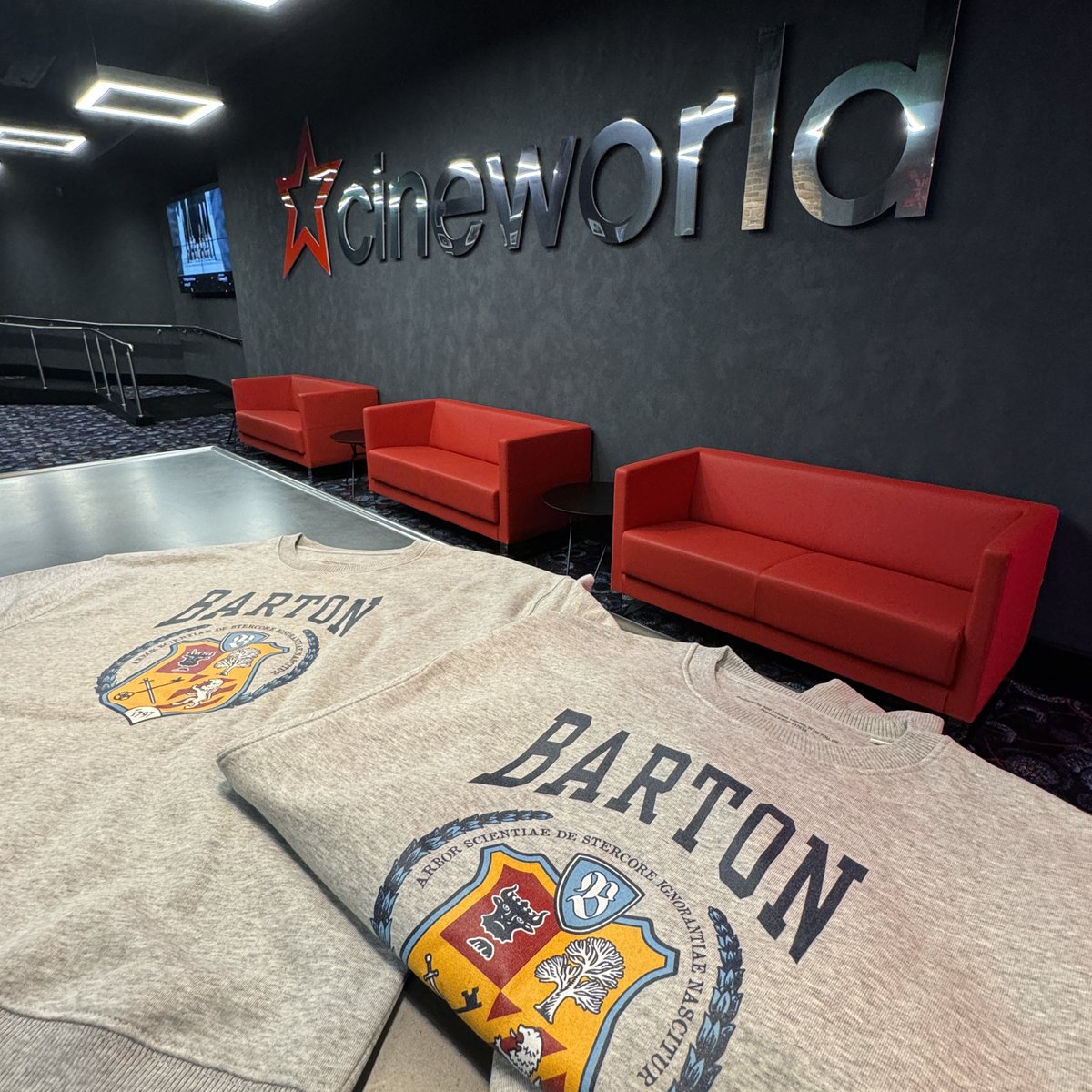 cineworld's tweet image. RT for your chance to win! 

To celebrate Oscar-nominated, Golden Globe-winning #TheHoldovers, we’re giving away Barton Academy jumpers to THREE lucky winners. 🏫📚 Enter by 02/02/2024 – T&amp;amp;Cs apply: bit.ly/42kgUOD

See it at Cineworld now 🎟👉 bit.ly/BookTheHoldove…