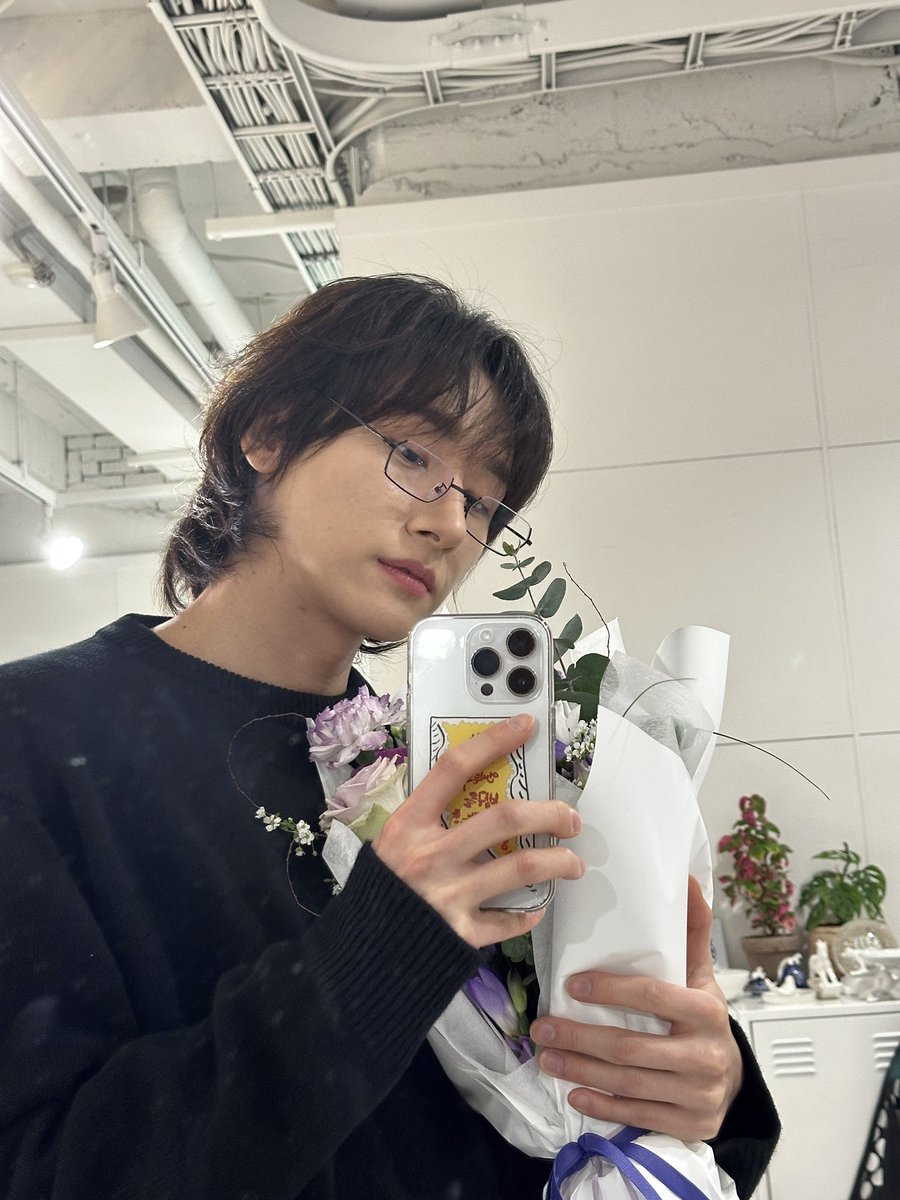 GENIE_kyun's tweet photo. 사랑만 받아야 하는 오늘의 주인공이면서
자기는 덕분에 좋았으니
우리도 오늘 하루 기분 좋게 마무리하라고
말해주는 내 낭만 균💜
덕분에 행복하고 낭만도 찾았다니
더 기분좋고 행복해
하루 마무리 잘하고 좋은 꿈 꿔
고맙고 사랑해 생일축하해💜❤️
#HBDtoIM https://t.co/81dAUH7ZeD