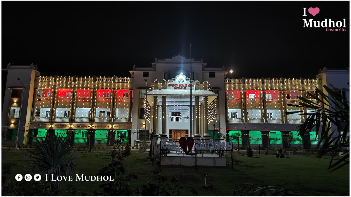 ilovemudhol's tweet photo. ತಾಲೂಕು ಆಡಳಿತ ಭವನ ಮುಧೋಳ🧡🤍💚 
@TahsildarMudhol https://t.co/0uDM99qGlp
