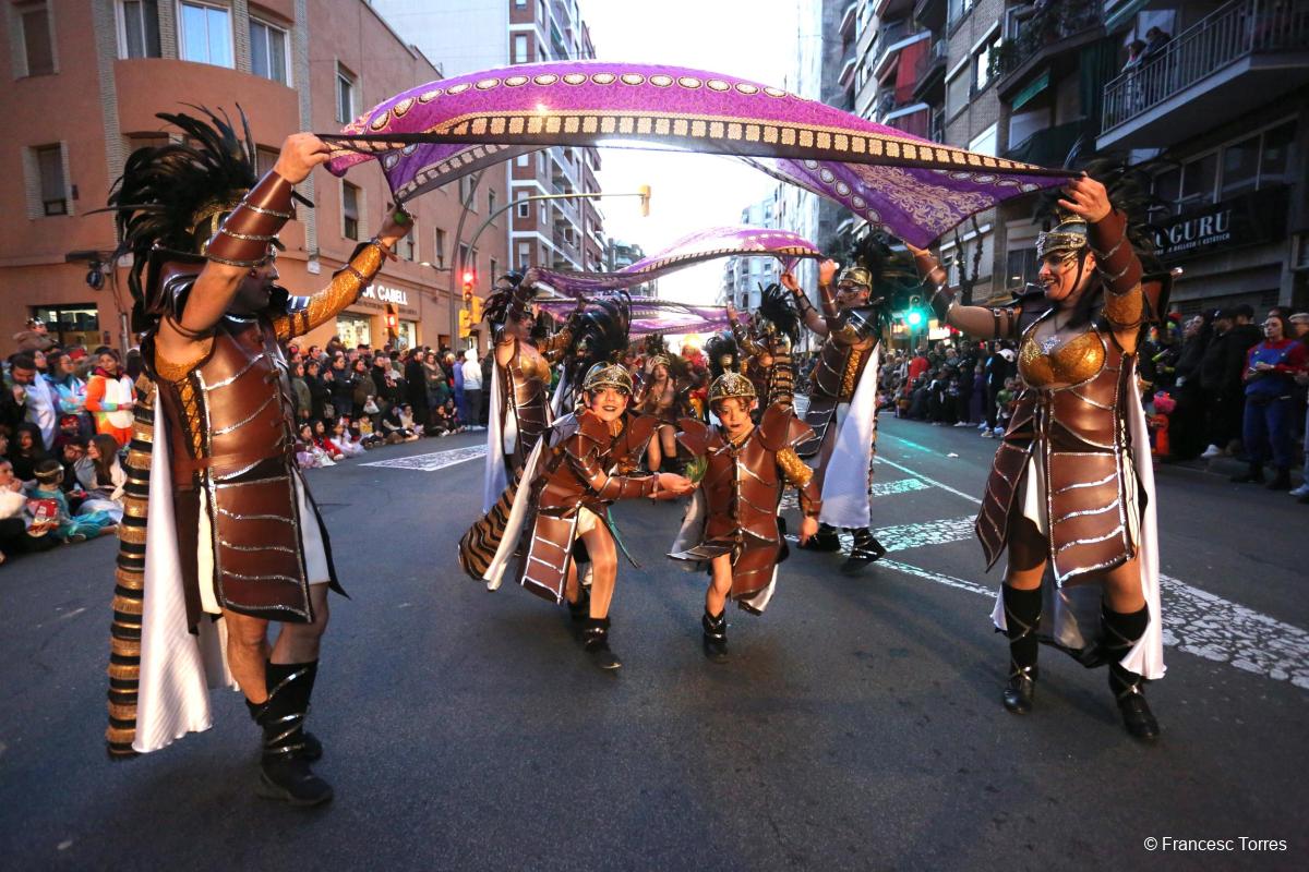 costadauradatur's tweet photo. 🎊 🎉 😍 #Tarragona és una descoberta rere l’altra: cultural, gastronòmica, natural... I si la visiteu del 2 al 13 de febrer podreu viure en primera persona la seva passió carnavalesca.

ℹ️ Més informació 👉🏼 https://t.co/6SJXzO1921

📸 Francesc Torres

#CostaDaurada @TGNturisme https://t.co/6bvVu851ms