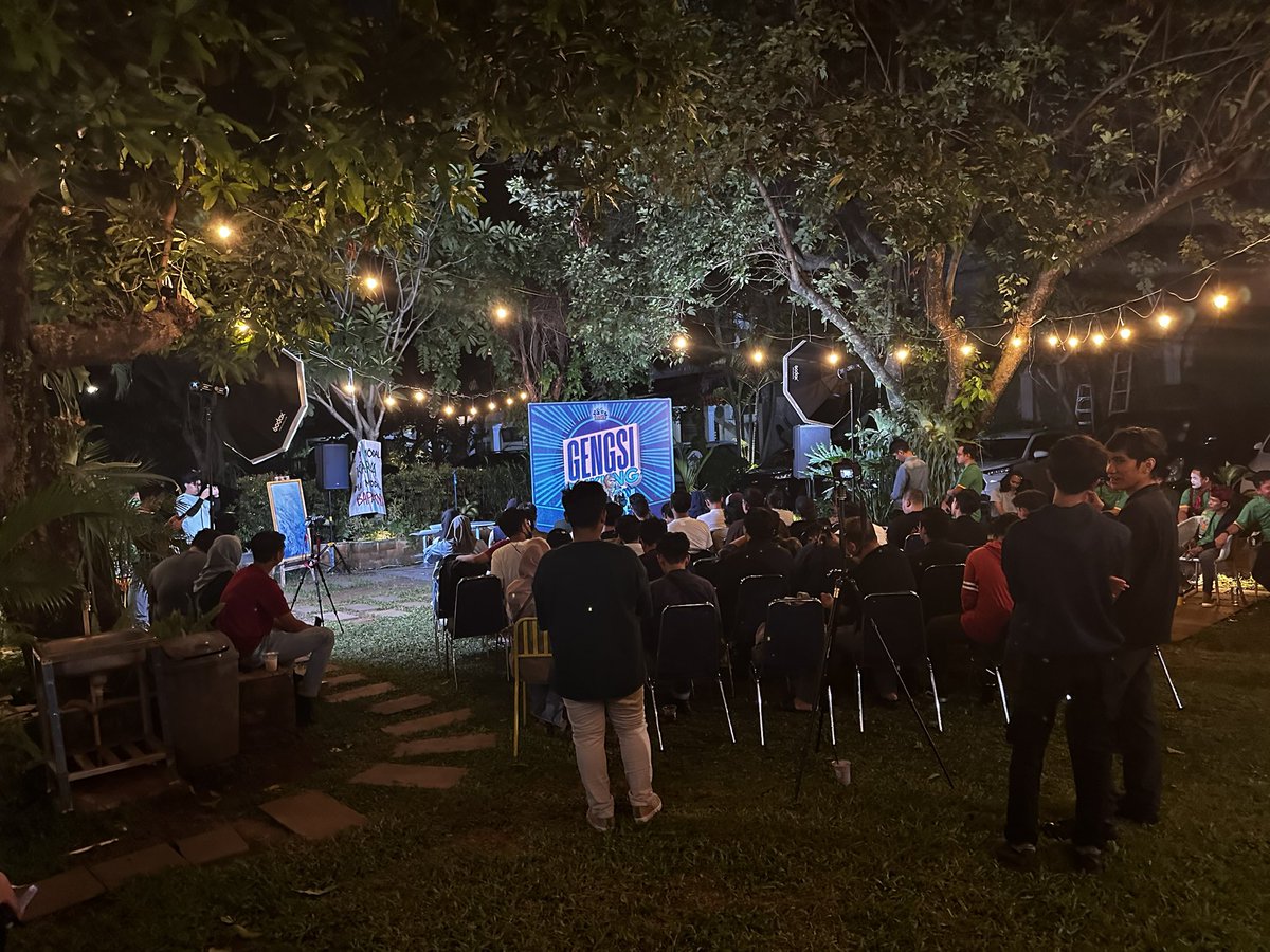 AnggaPutraF's tweet photo. Rame banget ini acaranya @Senimanber1. Jangan Gengsi Dukung Amin !!! https://t.co/v96W797XpO