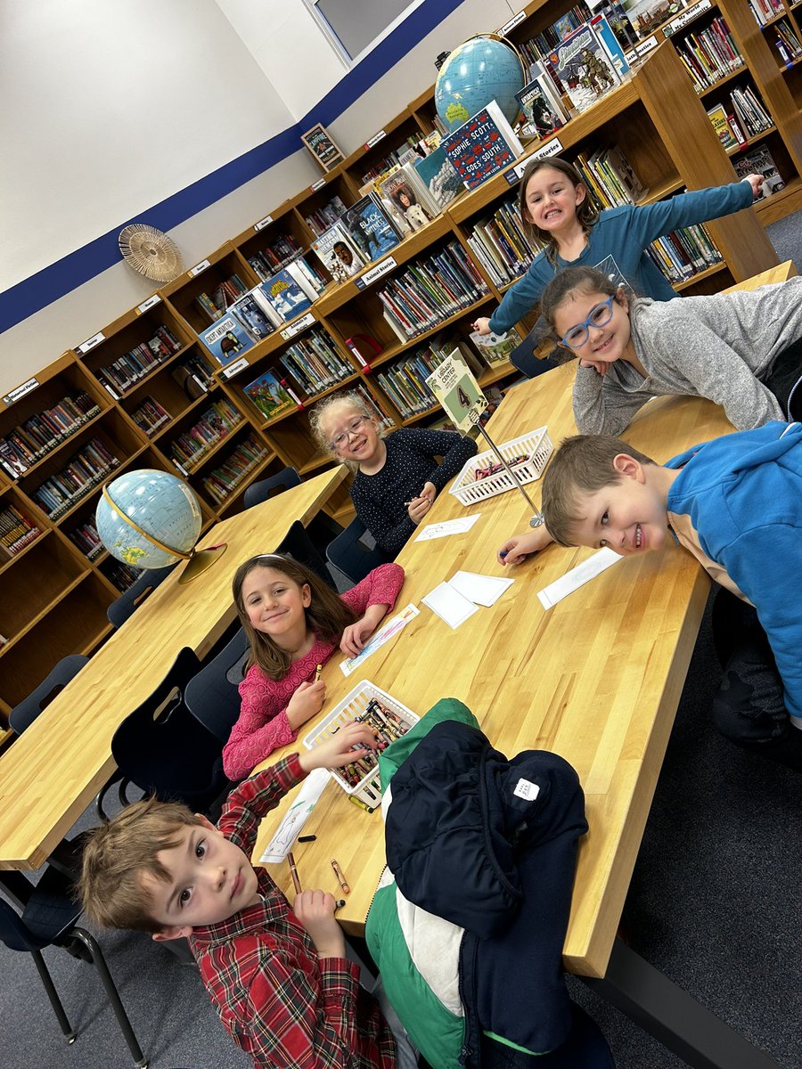 💙🐻🐾 Makerspace time with <a href="/MrsBrubaker/">Johanna Brubaker</a> #bearshine