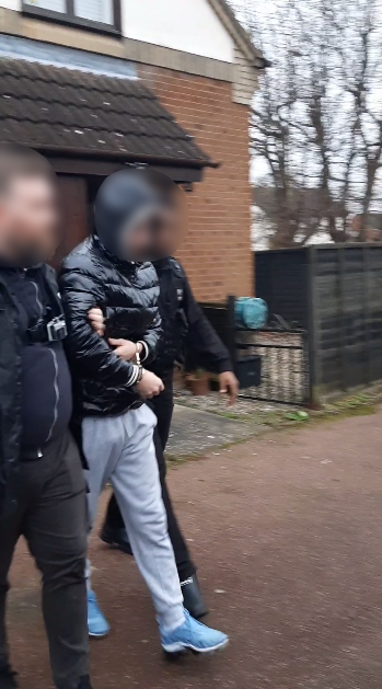 7_brbrbr's tweet photo. 🔸#UK🇬🇧: A 24-year-old man has been arrested following a National #Crime Agency investigation into organised people #smuggling. https://t.co/j1bsUSCjGm
