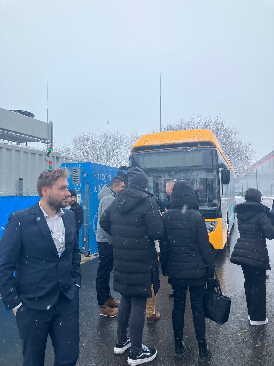 Fuelcellbus's tweet photo. Last week #JIVE/#JIVE2 coordinators @GlobalERM
participated at the #HydrogenOpen 2024 in #Budapest event, showcasing latest project results. Highlight: launch of Hungarian #H2BusRoadshow by #HUMDA, featuring #H2buses from #Solaris & #CaetanoBusinspired inspired on #JIVE2roadshow https://t.co/oPEAtXQyHH