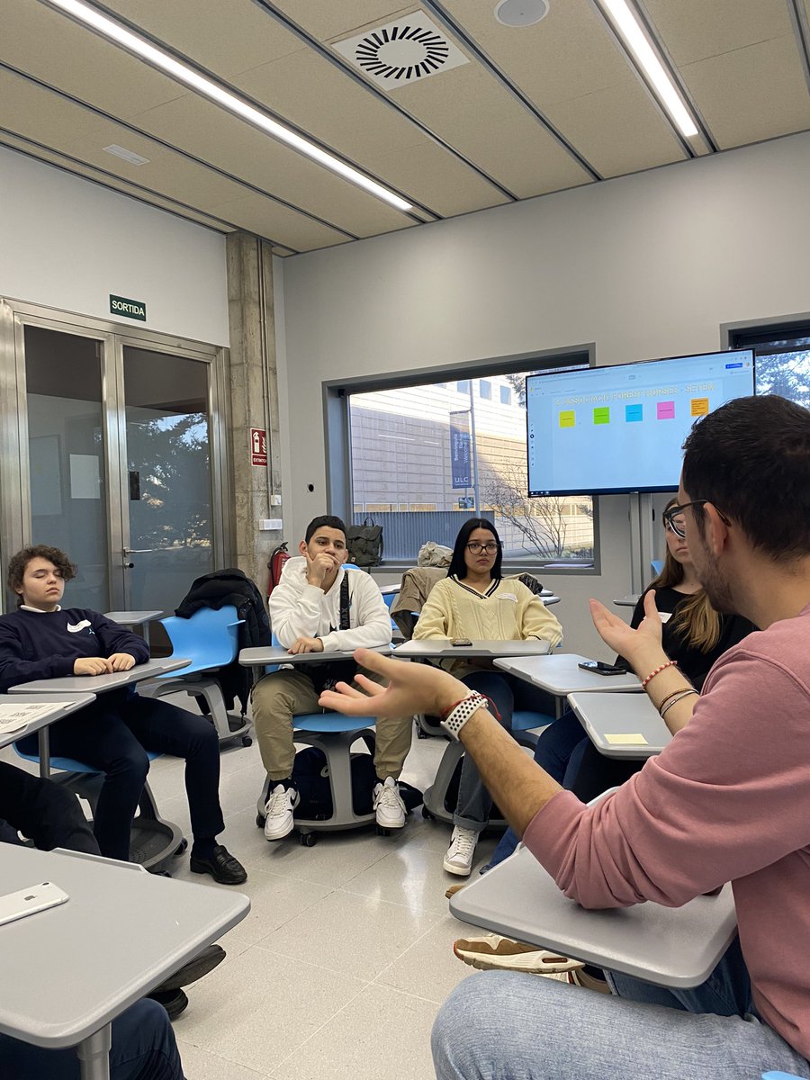 Avui hem celebrat la trobada d’eCO4 en clau COMPROMIS a @UICbarcelona @EducacioUIC . Han vingut 5 activistes de estan implicades amb 7 entitats compromeses amb la justicia global i l’ecologia integral!