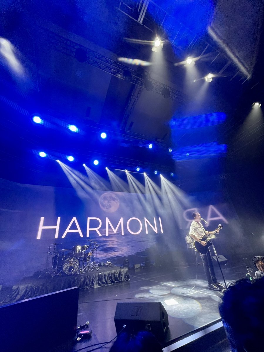 Terima kasih saya ucapkan kepada kantor saya karena saya bisa menonton konser dengan gratis dan tidak berdesakan dengan warga. Hari ini dapet front row wihii

Guest star Day 2: Padi Reborn 🎉