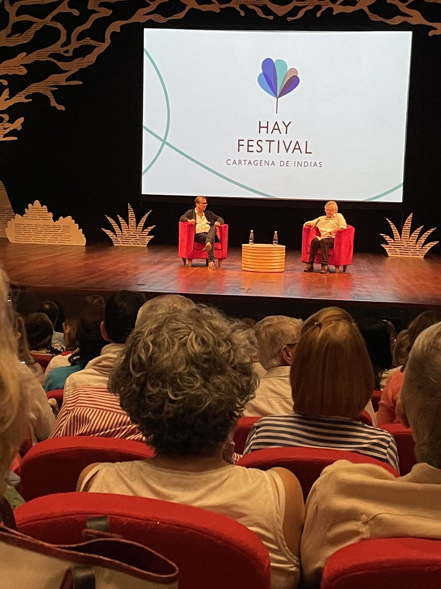 Qué privilegio estar en Cartagena viendo a uno de mis autores favoritos <a href="/javiermoro123/">Javier Moro</a>