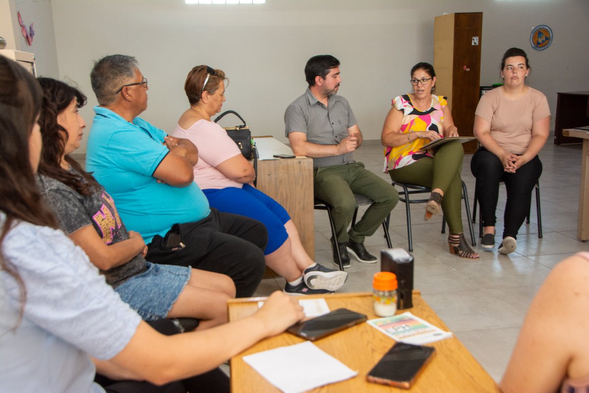 MuniRawson's tweet photo. MUNICIPIO Y PRESIDENTES BARRIALES COLABORARÁN CON LA DIFUSIÓN DE INFORMACIÓN DE LAS ENCUESTAS SOCIOECONÓMICAS DE PROVINCIA ✅️ https://t.co/7G7sKkJ9PH