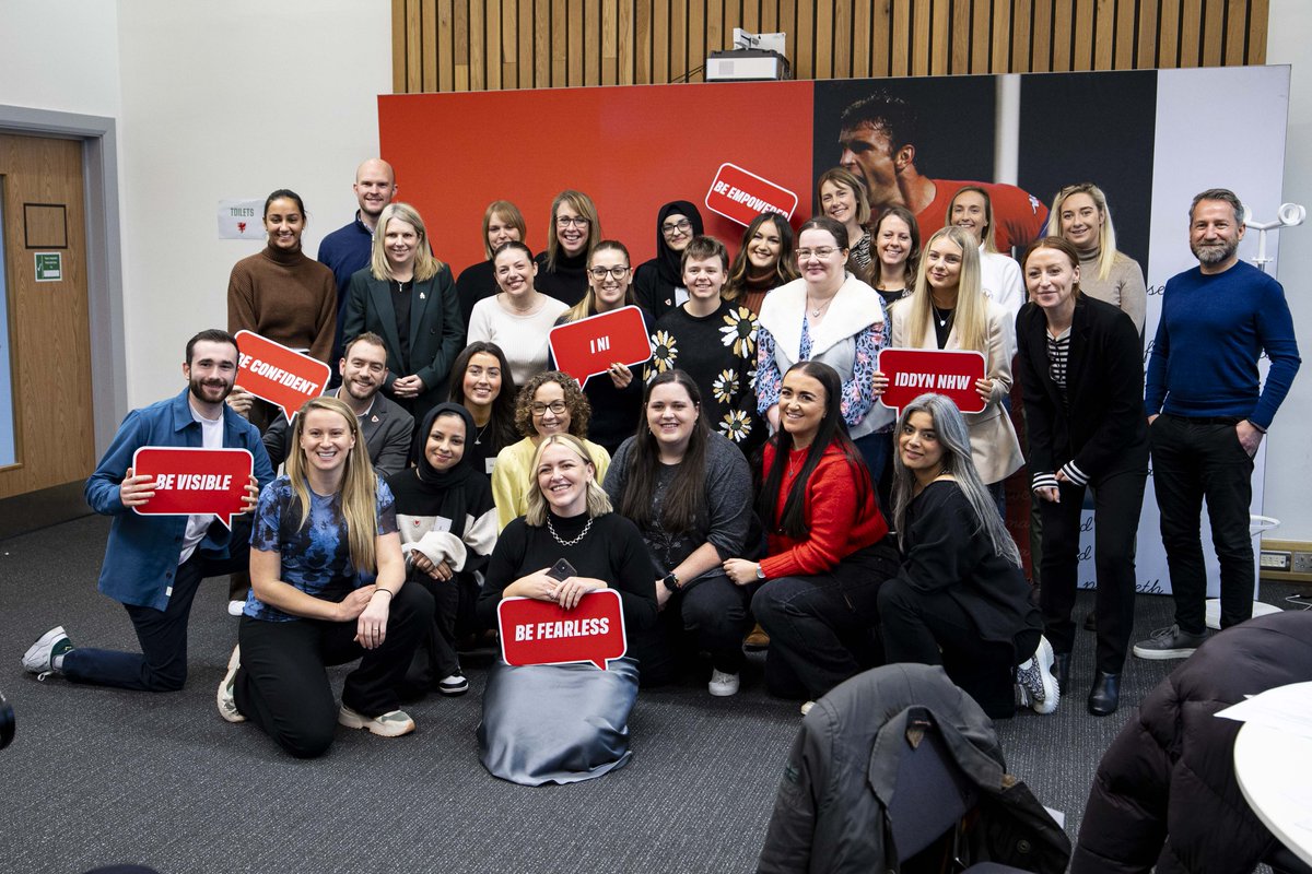 FAWales's tweet photo. Looking to progress or kickstart your career in football? ⚽️

Applications for year three of our https://t.co/ANAz1UP0s6 Mentoring Programme close 31st January!✨

Find out more and apply here 👉 https://t.co/2st63Yq7Wx https://t.co/9lPwkQG9Vv