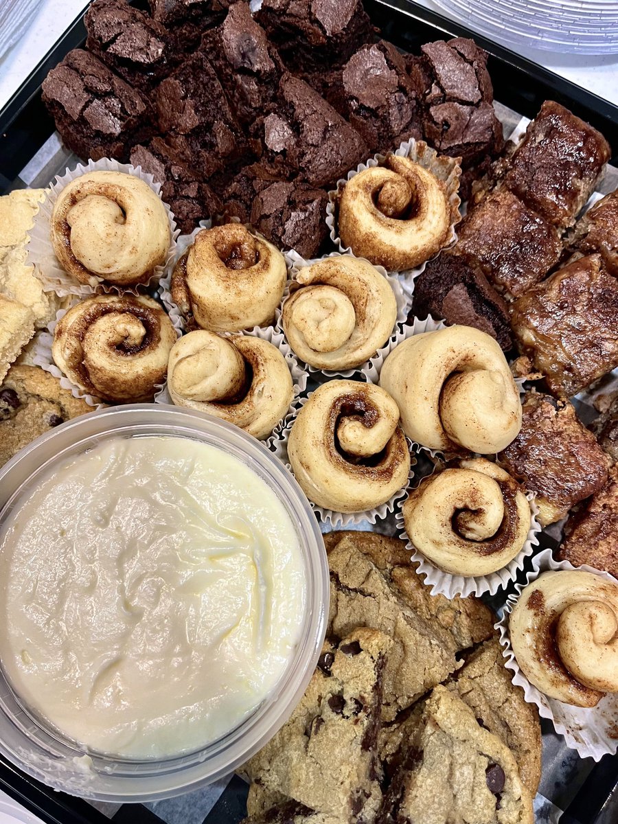 Need a warm treat during this week? You've earned it! Treat yourself to a fresh, warm cinnamon roll at 
Cinnaholic!🌨️☕🍪 #TourStaffordVA #snowday #staffordva