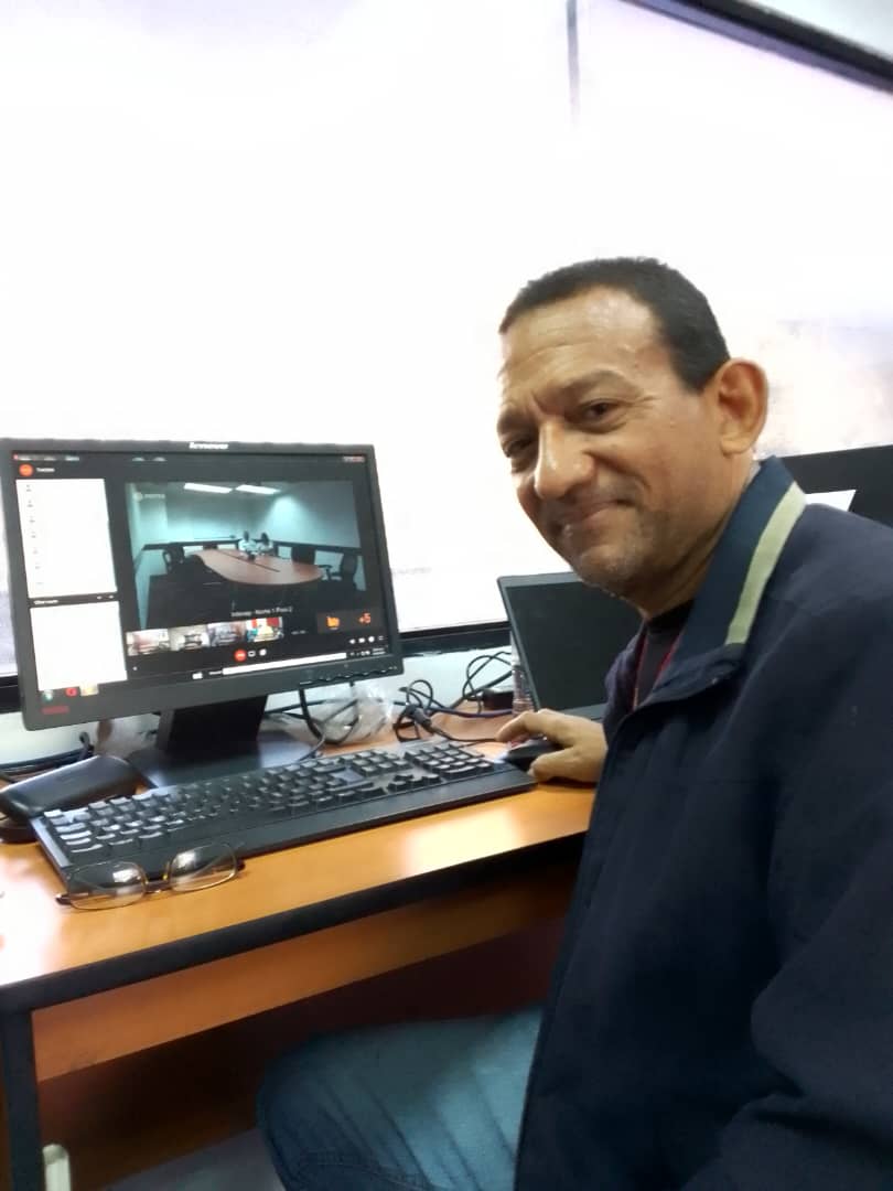 CONAFEPDVSASH's tweet photo. Desde la Sala Situacional Piso 1  PDVSA la Campiña. Sr Jesús Mejía de Desarrollo Social PDVSA Gas  y Vocero CONAFE PDVSA Nacional en Videoconferencia del CONAFE PDVSA SH25-01-2024.Trabajo en Equipo Victoria Segura @NicolasMaduro @tellechearuiz @minpetroleove @petroleosdevenezuela https://t.co/AuDep9WHok
