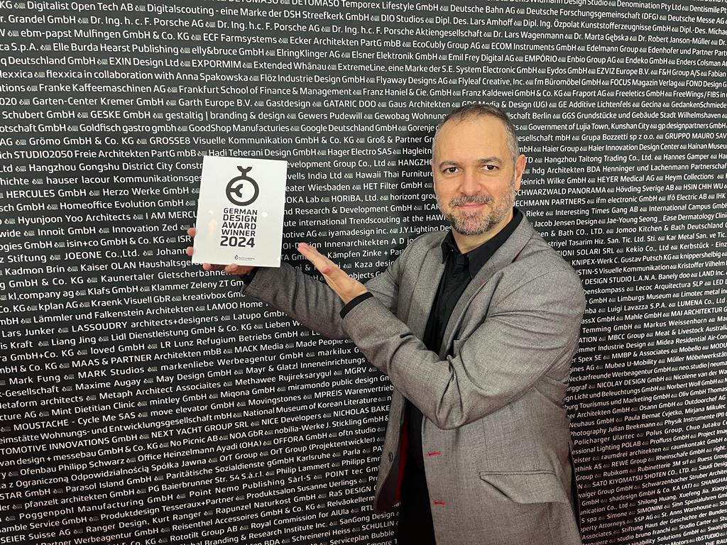 StimuloDesign's tweet image. We're celebrating! Ramon Martinez, CEO of Stimulo, has received the #GermanDesignAward for Excellent Product Design in Gardening and Outdoor Living. Thrilled to share this fantastic experience! #Barcelonadesign #industrialdesign #Innovation #OutdoorLiving #DesignExcellence #bbq