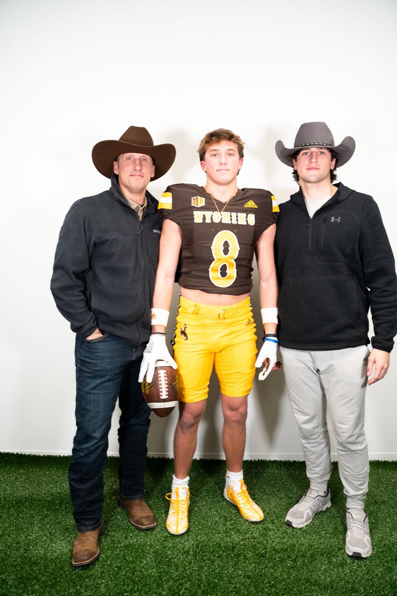 Had an amazing unofficial visit at Wyoming! Thanks for having me out <a href="/ghaugii7/">Gordie Haug</a> <a href="/JaySawvel/">Jay Sawvel</a> <a href="/JPetrino/">Coach Jason Petrino</a> <a href="/samantha_patten/">Sam Patten</a>!