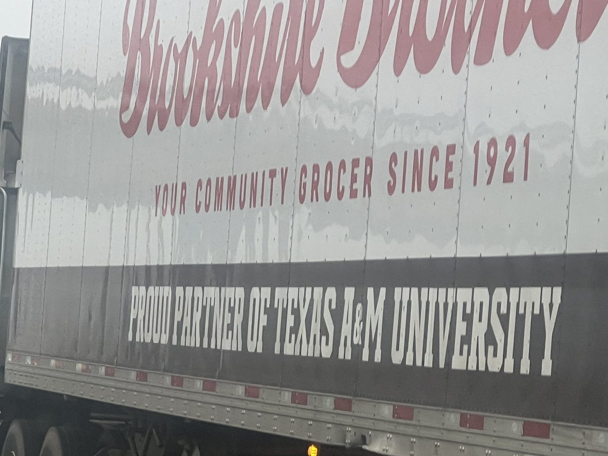 You don’t see this every day. <a href="/BrookshireBros/">Brookshire Brothers</a> Gig ‘Em Aggies 👍#CentralTexas #Aggies