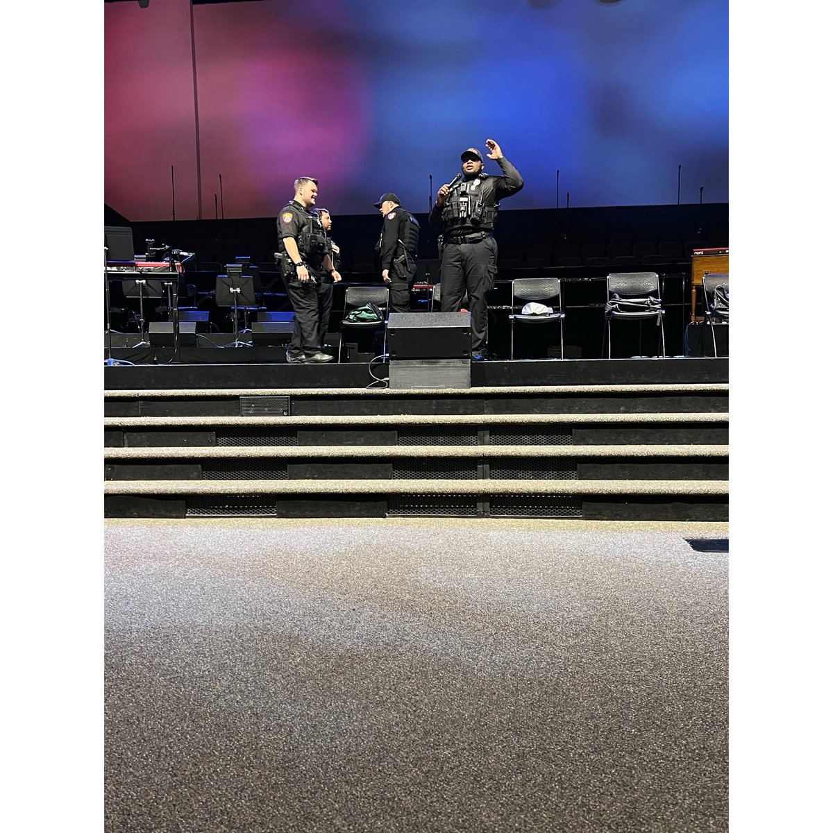 LU_PublicSafety's tweet image. This week, the LUPD K-9 handlers had the chance to engage with K-5 students at Liberty Christian Academy. They discussed the roles of K-9 officers and conducted a demonstration showcasing the K-9 officer detecting a suspicious package.  #CommunitySafety #LUPD #K9Handlers