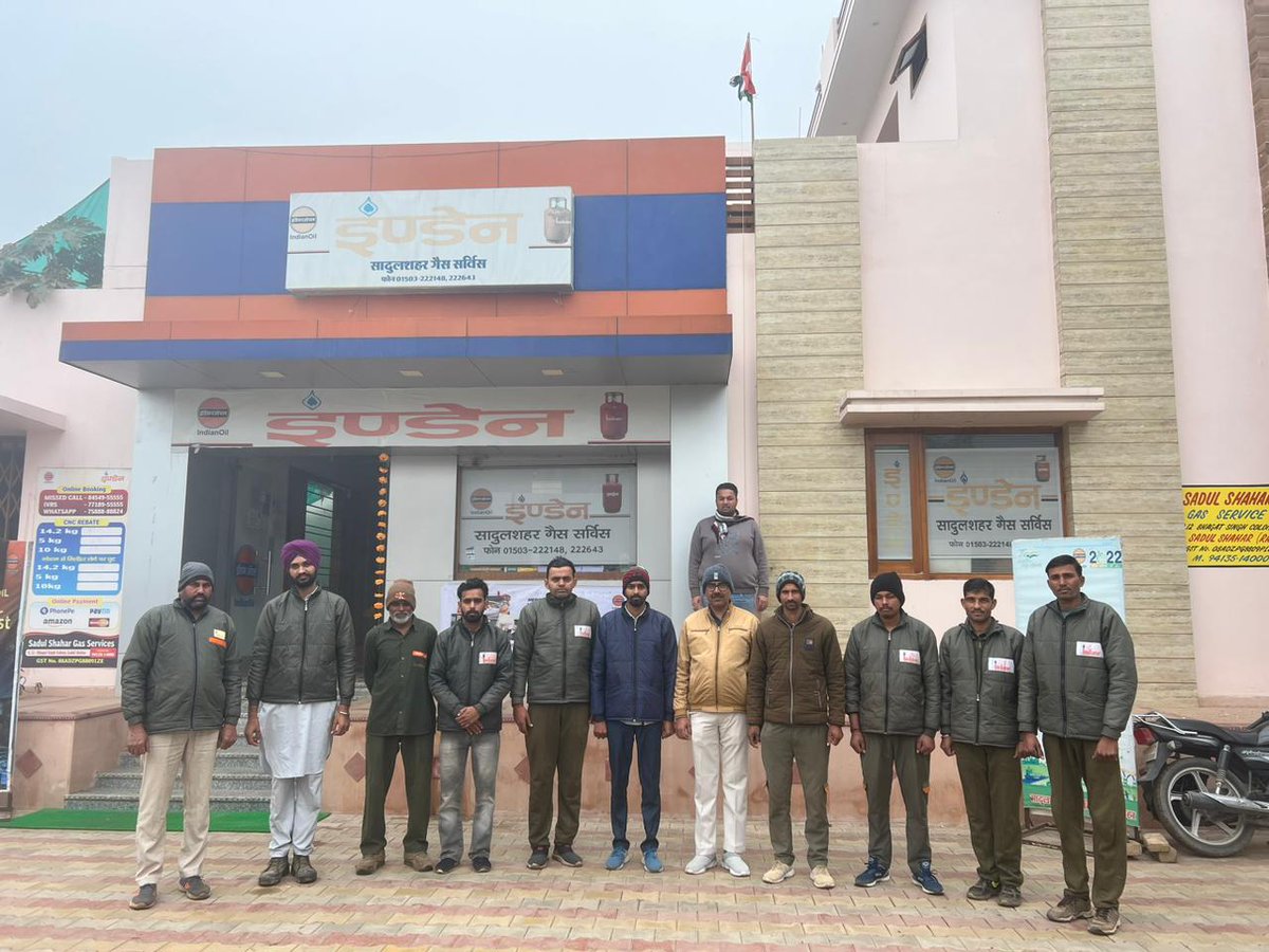 आज सादुलशहर गेंस सर्विस की तरफ से 26 जनवरी गणतंत्र दिवस मनाया गया <a href="/Kulvind22001115/">Kulvinder</a> <a href="/Rohitv01/">Rohit Kumar</a> <a href="/Jodhpur_AO_IOCL/">Indane Divisional Office , Jodhpur</a> <a href="/IOCL_Rajasthan/">IOCL_Rajasthan</a> <a href="/sadulgasservice/">Vijay Goyal</a>