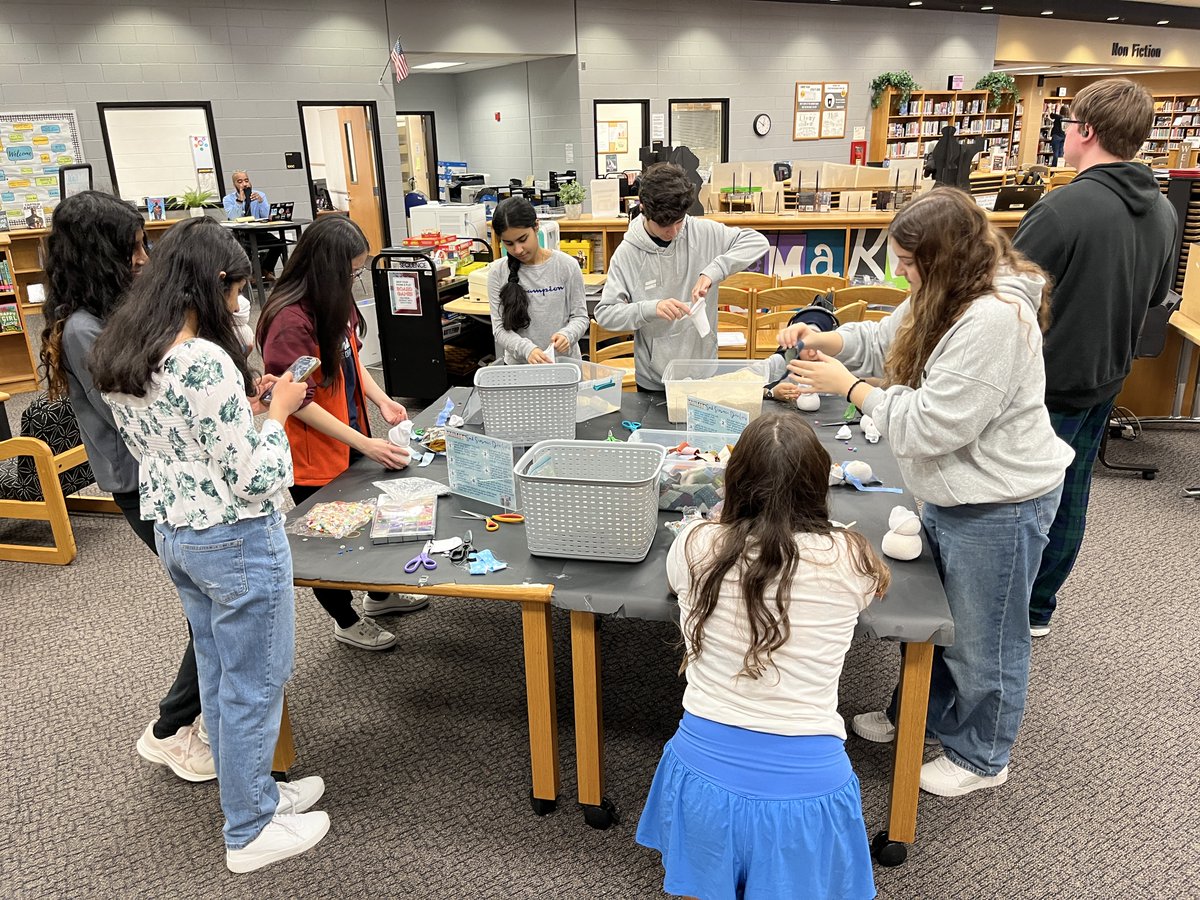 FHS Eagle Library 🦅 tweet media
